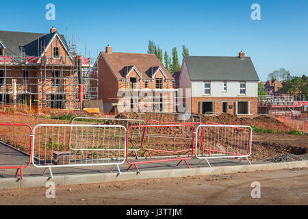 Neue Häuser im Bau und einige fertig, Hagley UK Innenstadthaus Gehäuse Stockfoto