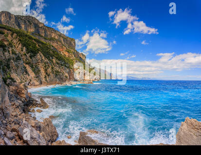 Cala Mariolu, eines der wildesten Strände auf Sardinien. Vor Jahren war der Ort, wo dir Mönchsrobbe (Monachus Monachus) kam zu reproduzieren Stockfoto
