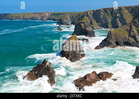 Bedruthan Schritte eine Felsformation auf der nördlichen Küste von Cornwall, England, UK Stockfoto