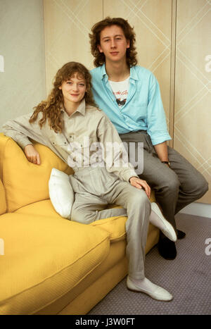 Sophie Ward und Nicolas Rowe starten die jungen Sherlock-Holmes-1985 in Stockholm Stockfoto