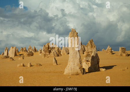 Die Pinnacles Wüste in Westaustralien. Die Pinnacles Wüste im Nambung Nationalpark, zwei Stunden nördlich von Perth entfernt. Stockfoto