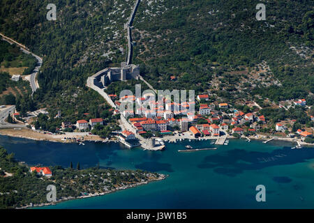 Mittelalterliche schützenden Mauern der Stadt Mali Ston auf der Halbinsel Pelješac Stockfoto