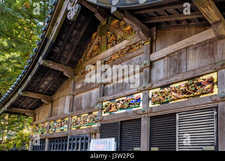 Heilige Stall mit Frieze von geschnitzten Affen. Toshogu Schrein. Stockfoto