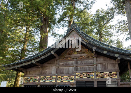 Heilige Stall mit Frieze von geschnitzten Affen. Toshogu Schrein. Stockfoto