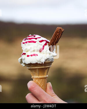 Eis in der hand Stockfoto