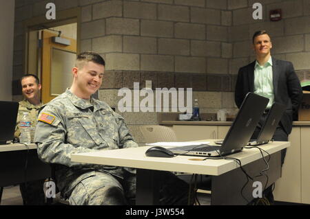 Cyber Shield 17 Teilnehmer erhalten in Camp Williams, Utah, eine mehrkomponentige Cybersicherheitsübung, in der National Guard, Army Reserve und zivile Partner zusammengeführt werden. Stockfoto