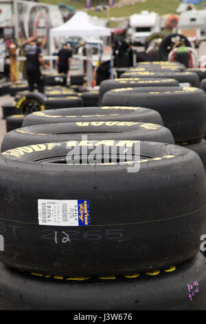 Rennreifen in Gruben an Chevrolet Silverado 250 gestapelt, Wochenende, Canadian Tire Motorsport Park, Mosport, Ontario, Kanada Stockfoto