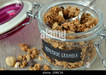 Hausgemachtes Müsli im Weckglas Stockfoto