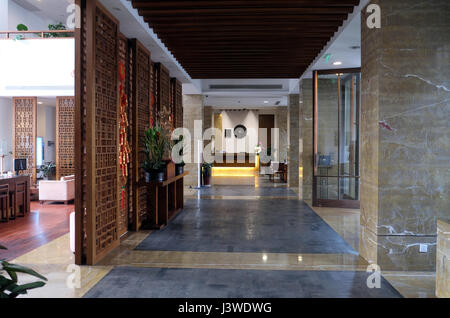Hotel Lobby Interieur in Yuehe Hotel, Nanhu Qu, Jiaxing Shi, Zhejiang Sheng, am 21. Februar 2016 in Jiaxing, China. Stockfoto