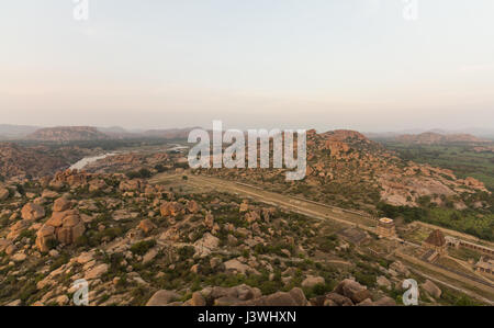 Blick vom Matanga Hügel in Hampi, Karnataka, Indien. Stockfoto