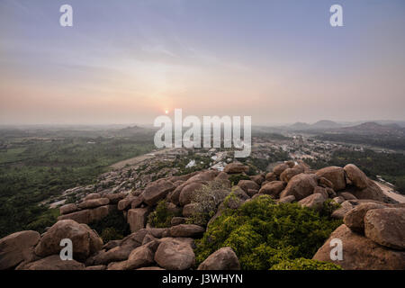 Blick vom Matanga Hügel in Hampi, Karnataka, Indien. Stockfoto