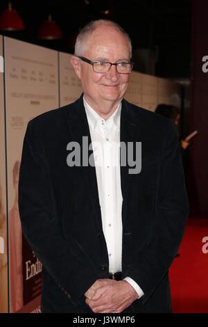 Der Sinn für ein Ende "Gala Screening - Ankünfte mit: Jim Broadbent Where: London, Vereinigtes Königreich bei: 6. April 2017 Stockfoto