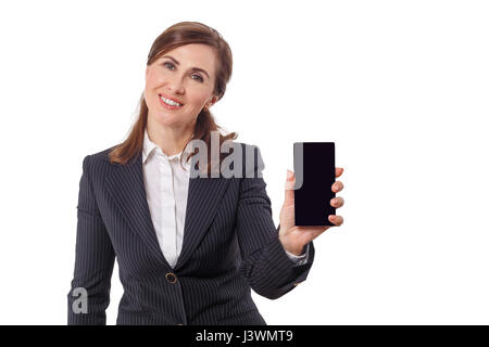 Portrait über eine schöne Geschäftsfrau 50 Ohren alt mit Handy isoliert auf weiß. Stockfoto