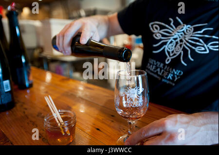 Silber Hand Meadery Alkohol hergestellt aus fermentierten Bienenhonig Mead Williamsburg Virginia Va Stockfoto