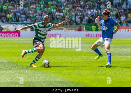 Lissabon, Portugal. 7. Mai 2017. 7. Mai 2017. Lissabon, Portugal. Sporting Verteidiger aus Italien Ezequiel Schelotto (2) in Aktion während des Spiels Sporting CP V CF Os Belenenses Credit: Alexandre de Sousa/Alamy Live News Stockfoto