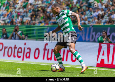 Lissabon, Portugal. 7. Mai 2017. 7. Mai 2017. Lissabon, Portugal. Sporting Verteidiger aus Holland Marvin Zeegelaar (31) in Aktion während des Spiels Sporting CP V CF Os Belenenses Credit: Alexandre de Sousa/Alamy Live News Stockfoto