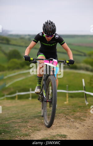 Hadleigh, Essex. VEREINIGTES KÖNIGREICH. 7. Mai 2017. Das Rennen ist die größte des Jahres für UK Cross-country und mit Hors Categorie Status Bedeutung Maxium UCI-Punkte stehen zur Verfügung, es ist eine interessante Perspektive für nationale und internationale Fahrer gleichermaßen. Für die Elite Männer und Frauen, Hadleigh Park International werden spielen eine zentrale Rolle bei der Vorbereitung von Fahrern, die dauert der Start in Nove Mesto Na Morave in Tschechien Kick starten ihre WM-Kampagne nur zwei Wochen nach. Penelope Barritt/Alamy Live-Nachrichten Stockfoto