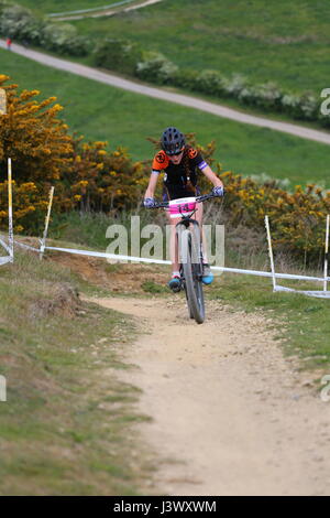 Hadleigh, Essex. VEREINIGTES KÖNIGREICH. 7. Mai 2017. Das Rennen ist die größte des Jahres für UK Cross-country und mit Hors Categorie Status Bedeutung Maxium UCI-Punkte stehen zur Verfügung, es ist eine interessante Perspektive für nationale und internationale Fahrer gleichermaßen. Für die Elite Männer und Frauen, Hadleigh Park International werden spielen eine zentrale Rolle bei der Vorbereitung von Fahrern, die dauert der Start in Nove Mesto Na Morave in Tschechien Kick starten ihre WM-Kampagne nur zwei Wochen nach. Penelope Barritt/Alamy Live-Nachrichten Stockfoto