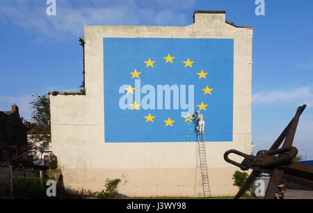 Dover, UK. 7. Mai 2017. Neue Banksy Wandbild mit einer EU-Flagge in Dover. Bildnachweis: Jonathan Bright/Alamy Live-Nachrichten Stockfoto