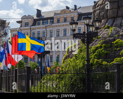 Kiew, UKRAINE - 7. Mai 2017: Flaggen der europäischen Länder im Eurovision Fan-Zone in Kiew, Ukraine, 2017 Credit: Denys Davydenko/Alamy Live News Stockfoto