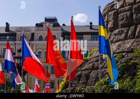 Kiew, UKRAINE - 7. Mai 2017: Flaggen der europäischen Länder im Eurovision Fan-Zone in Kiew, Ukraine, 2017 Credit: Denys Davydenko/Alamy Live News Stockfoto