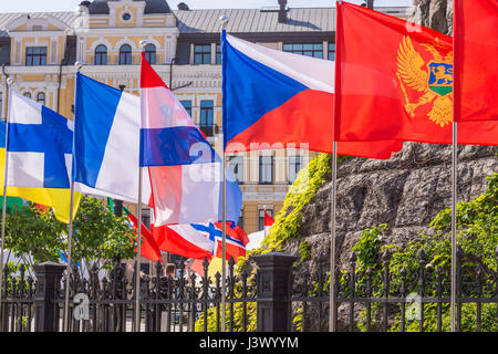 Kiew, UKRAINE - 7. Mai 2017: Flaggen der europäischen Länder im Eurovision Fan-Zone in Kiew, Ukraine, 2017 Credit: Denys Davydenko/Alamy Live News Stockfoto