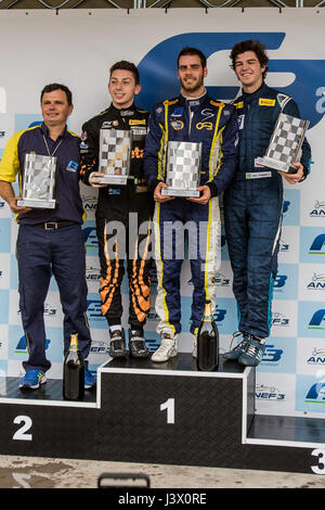 SÃO PAULO, SP - 06.05.2017: PORSCHE GT 3 CUP CHALLENGE E F 3 BRASIL - Podium F 3 in der zweiten Stufe des Imperiums Porsche GT3 Cup und f-3 in Brasilien Interlagos Circuit am Samstag (06). (Foto: Murilo Cosenza/Fotoarena) Stockfoto