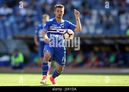Italien, Rom, Mai 7. 2017:Linetty in Aktion während des Fußballspiels Seria A Italian zwischen S.S. Lazio gegen UC Sampdoria Genua im Olympiastadion in Rom am 7. Mai 2017. Stockfoto