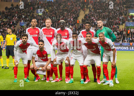 Monaco. 3. Mai 2017. ASAS Monaco Gruppe Mannschaftsaufstellung, 3. Mai 2017 - Fußball: (obere Reihe - L, R) Fabinho, Kamil Glik, Tiemoue Bakayoko, Jemerson, Danijel Subasic (unterste Zeile - L, R) Bernardo Silva, Radamel Falcao, Djibril Sidibe, Thomas Lemar, Nabil Dirar und Kylian Mbappe vor dem Halbfinale der UEFA Champions League 1. Bein match zwischen AS Monaco 0-2 Juventus im Stade Louis II in Monaco. Bildnachweis: Maurizio Borsari/AFLO/Alamy Live-Nachrichten Stockfoto