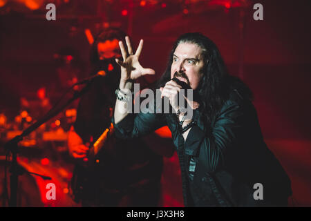 Turin, Italien. 7. Mai 2017. Dream Theater, die live auf der Bühne im Auditorium Lingotto in Turin für ihre "Bilder, Worte und darüber hinaus" Tour 2017-Konzert. : Bildnachweis Cronos/Alessandro Bosio: Cronos/Alamy Live-Nachrichten Stockfoto