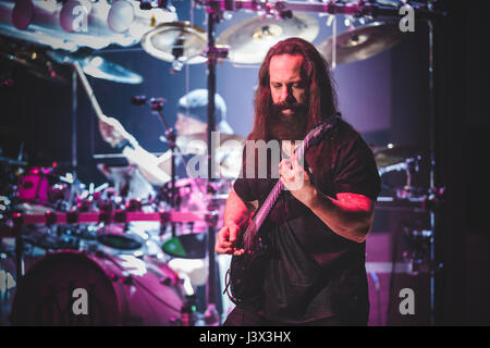 Turin, Italien. 7. Mai 2017. Dream Theater, die live auf der Bühne im Auditorium Lingotto in Turin für ihre "Bilder, Worte und darüber hinaus" Tour 2017-Konzert. : Bildnachweis Cronos/Alessandro Bosio: Cronos/Alamy Live-Nachrichten Stockfoto