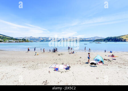 Akaroa, New Zealand - 28. Januar 2017 - Gesamtansicht von Französisch Bay Beach am 28. Januar 2017 in Akaroa, Neuseeland. | weltweite Nutzung Stockfoto