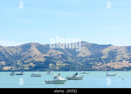 Akaroa, Neuseeland. 28. Januar 2017. Akaroa, New Zealand - 28. Januar 2017 - Boote sind auf 28. Januar 2017 in Akaroa, Neuseeland gesehen. | Nutzung weltweit Credit: Dpa/Alamy Live-Nachrichten Stockfoto