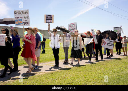 New Orleans, LA, USA. 8. Mai 2017. Demonstranten über bezahlbare Pflege handeln Revisionen, New Orleans, LA, USA 8. Mai 2017. Bildnachweis: Ninette Maumus/Alamy Live-Nachrichten Stockfoto