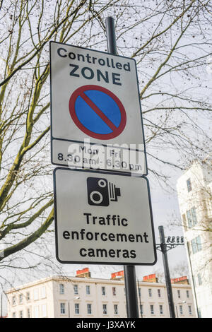 Verkehr-Beschilderung in Bezug auf die City-Maut-System Emplloyed auf Straßen in London Stockfoto