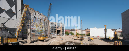 Berlin, Deutschland - 30. April 2017: Baustelle im Kunsthaus Tacheles. Das Tacheles wurde ein Kunstzentrum in Berlin-Mitte Stockfoto