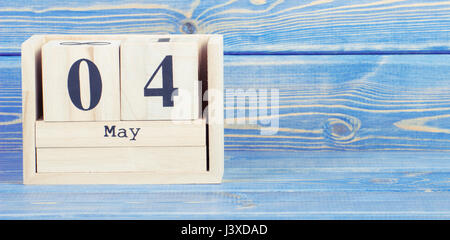 Vintage Foto, 4. Mai. Datum vom 4. Mai Holzwürfel Kalender, Textfreiraum für Text an Bord Stockfoto
