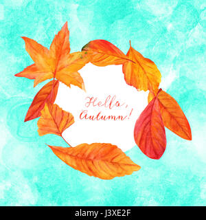Hallo, Herbst Design mit lebendigen fallen Blätter, gelb und Orange, auf ein handgemaltes Aquarell blaugrün Textur. Eine künstlerische Vorlage für eine Karte, Flieger, o Stockfoto
