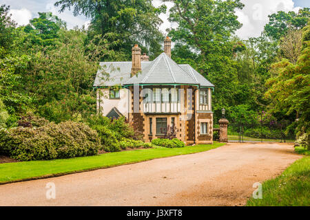 Torhaus auf dem Anwesen von Sandringham in Norfolk, England, Sommer-Residenz der Queen. Stockfoto