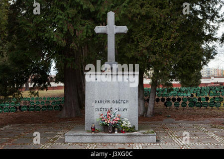 Denkmal für Tschechische Soldaten Gefallenen während des ersten Weltkrieges im Dienst der K.u.k.-Armee auf dem Boden des tschechischen Kriegerdenkmal auf dem Zentralfriedhof in Brünn, Tschechien. Stockfoto