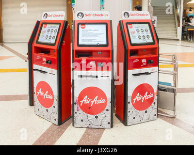 AirAsia selbst einchecken Maschinen, internationaler Flughafen Chiang Mai, Chiang Mai, Thailand Stockfoto