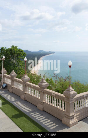 Blick vom Phra Mahathat Chedi Phakdi Prakat, in der Nähe von Bang Saphan oder Bangsaphan, Provinz Prachuap Khiri Khan, Thailand Stockfoto