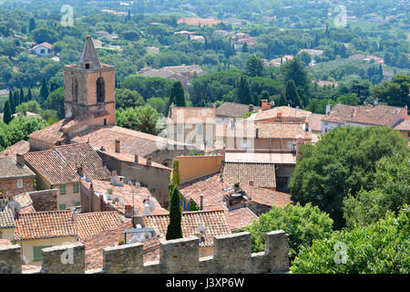 Befestigtes Dorf Grimaud, Gemeinde im Département Var in der Region Provence-Alpes-Côte d ' Azur im Südosten Frankreichs Stockfoto