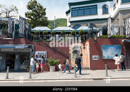 Kobe, Japan - April 2016: Beliebte touristische Szene am historischen ausländische Wohngebiet in Kitano Bezirk, Kobe, Japan Stockfoto