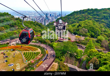 Kobe, Japan - April 2016: Seilbahn, Nunobiki Kräutergarten am Berg Rokko in Kobe, Japan Stockfoto