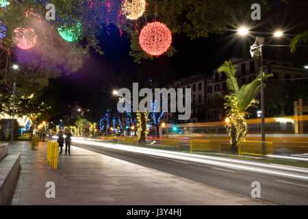 Festival Straße leuchtet auf Avenida Do Mar, Funchal, Madeira Stockfoto