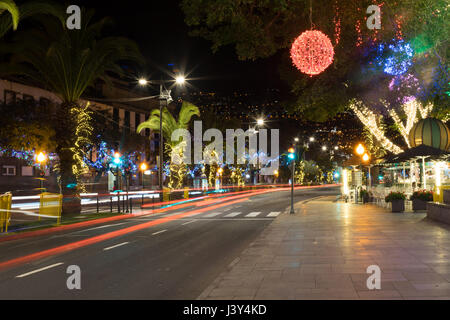 Festival Straße leuchtet auf Avenida Do Mar, Funchal, Madeira Stockfoto