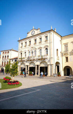 Este, Italien, 22. April 2017 - Palazzo del Municipio Rathausgebäude in Este Hauptplatz Stockfoto