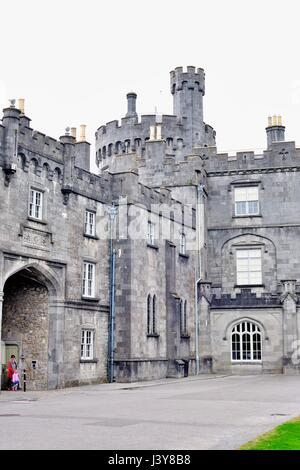 Kilkenny Castle in Kilkenny, Irland. Kilkenny Castle stammt aus der 1190 s, als es als eine Normannische Festung gebaut. Stockfoto