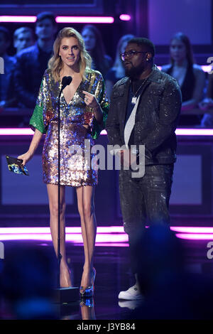 Allison Williams auf der Bühne während der 2017 MTV Movie und TV Awards statt in The Shrine Auditorium in Los Angeles, USA. PRESSEVERBAND Foto. Bild Datum: Sonntag, 7. Mai 2017. PA-Geschichte-SHOWBIZ-MTV zu sehen. Bildnachweis sollte lauten: PA/PA Wire Stockfoto